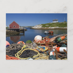 Carte Postale Pots de homard, bouées et cordes sur le quai