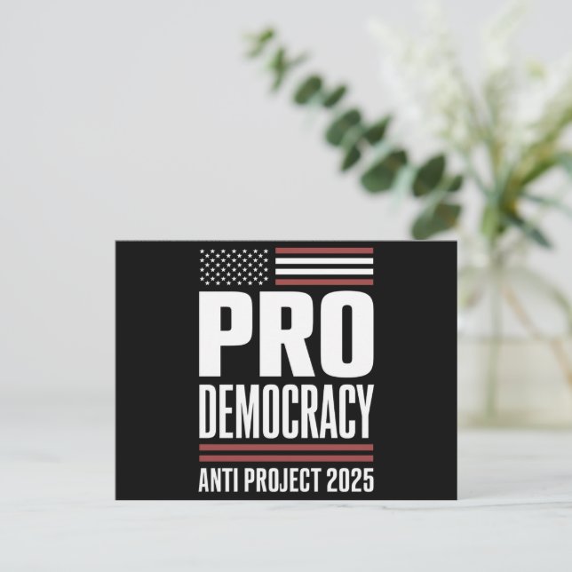 Carte Postale Pour la démocratie contre le projet 2025 Trump 202 (Debout devant)