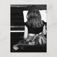 Pratique de piano. Photographie noir et blanc
