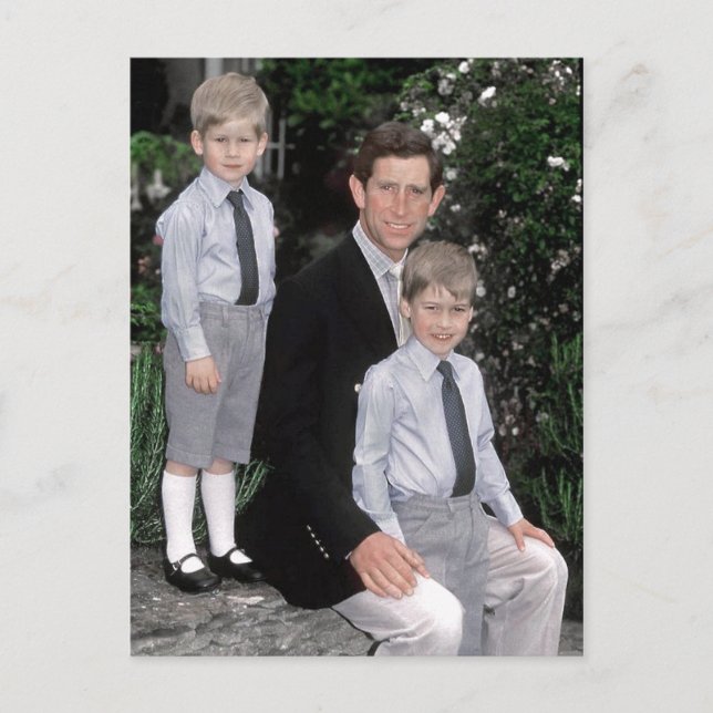 Carte Postale Prince Charles avec de jeunes fils (Devant)
