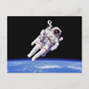 Carte Postale Promenade spatiale en jetpack astronautique en orb
