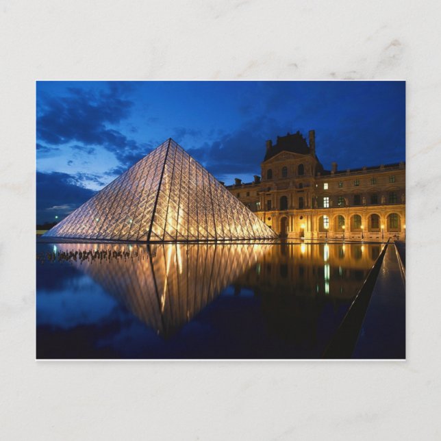Carte Postale Pyramide au Musée du Louvre de nuit, Paris, France (Devant)