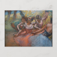 Quatre danseurs de ballet sur scène par degrés