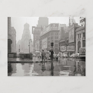 Carte Postale Rainy Day in Times Carré, 1943