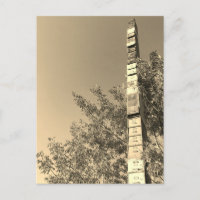 rangements empilés dans la poste du vermont burlin