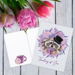 Carte Postale Raton laveur avec un chapeau et une tasse de café.