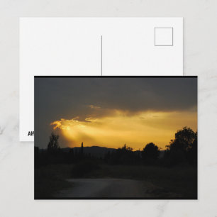 Carte Postale Rayons de soleil célestes dans le paysage du ciel