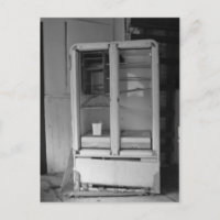 Réfrigérateur abandonné
