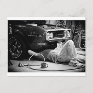 Carte Postale Réparation de la muscle car!