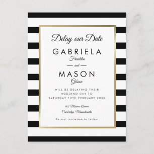 Carte Postale Retard moderne notre date reportée noir et blanc