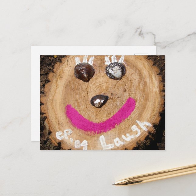 Carte Postale Rire le visage de l'arbre avec les coquilles de pa (Devant/Arrière en situation)
