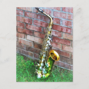 Carte Postale Saxophone contre brique