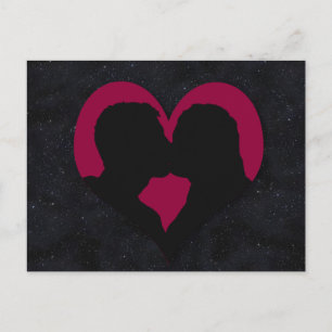 Carte Postale Silhouette de couple baisant sur le coeur rouge