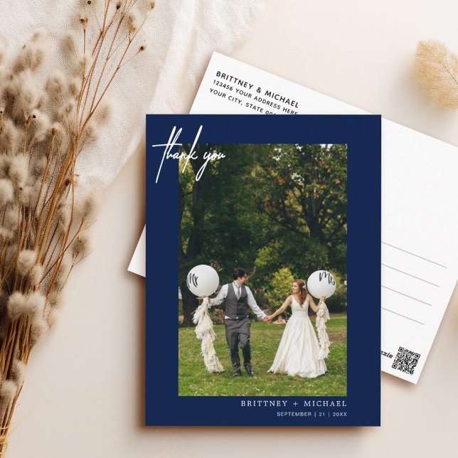 Carte Postale Simple Marine Bleu Photo Merci moderne (Elegant hand lettered thank you wedding postcard with a minimalistic design perfect for any couple.)