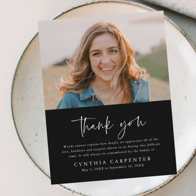 Carte Postale Simple Photo de Mémorial de Funérailles (Modern script black and white photo memorial thank you postcard.)