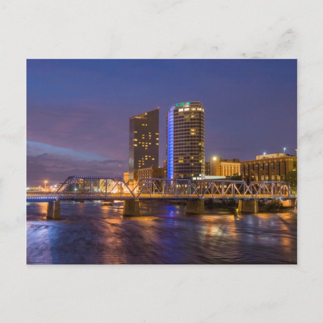 Carte Postale Skyline À Dusk, Sur La Grande Rivière (Devant)
