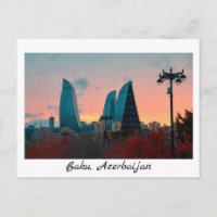 Carte postale : skyline de Bakou et tours à flamme