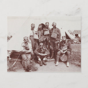 Carte Postale Soldats de la Première Guerre mondiale dans des ma