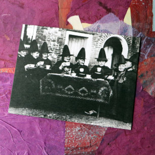 Carte Postale Sorcières galloises ayant du thé à la crème