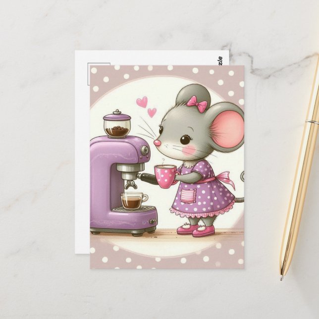 Carte Postale Souris adorable en robe violette faisant du café (Devant/Arrière en situation)