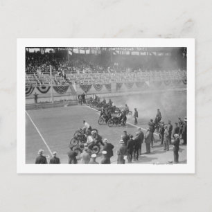 Carte Postale Spectacle de police — Début de la course de moto