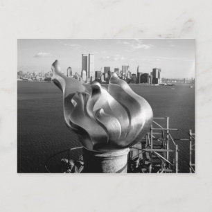 Carte Postale Statue de la Liberté de la flamme et de Manhattan