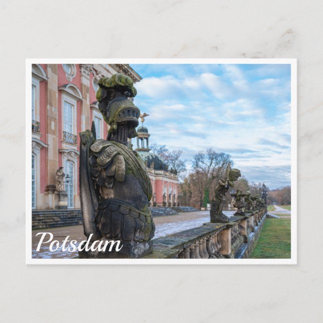 Carte Postale Statues de chevalier en pierre près du palais à Po (Devant)