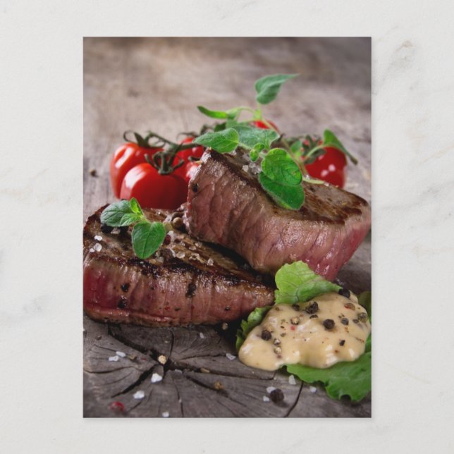 Carte Postale Steaks grillés au barbecue avec herbes fraîches et (Devant)