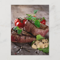 Steaks grillés au barbecue avec herbes fraîches et