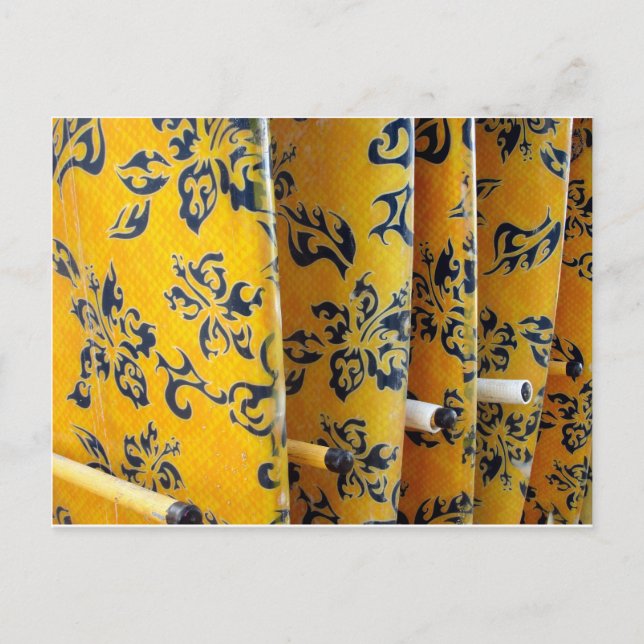 Carte Postale Surf Jaune en Racks (Devant)