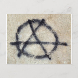 Carte Postale Symbole de l'anarchie peint sur un mur