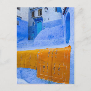 Carte Postale Tapis Drapés Sur Un Mur Bleu