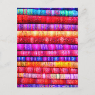 Carte Postale Tas de tissu plié rayé coloré