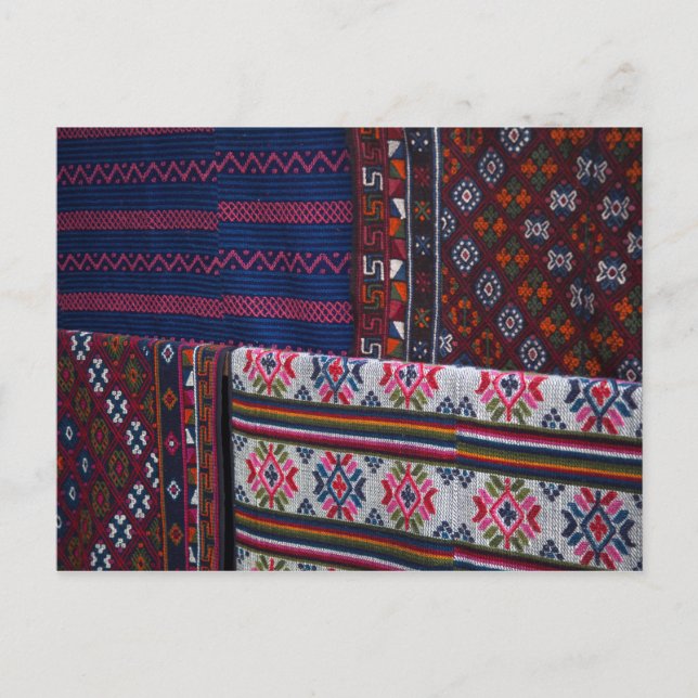 Carte Postale Textiles bhoutanais colorés (Devant)