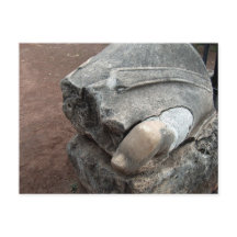 Toe de la Statue en ruines romaines