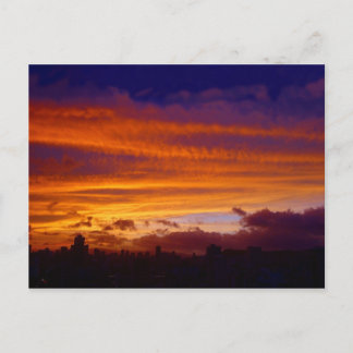 Carte Postale Tombe nocturne sur la ville