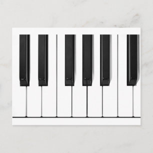 Carte Postale touches piano