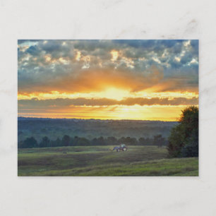 Carte Postale Tracteur avec une balle de foin, Texas Ranch Sunri