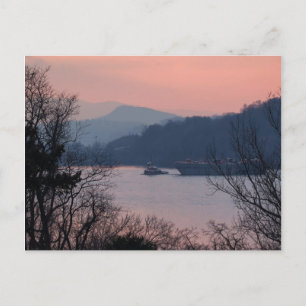 Carte Postale Travailler sur la rivière au coucher du soleil