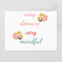très Demure, très démodée très attentif