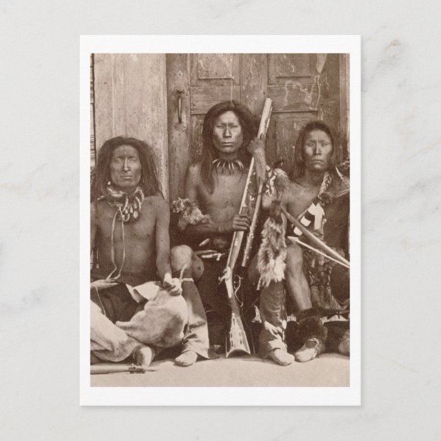 Carte Postale Trois Braves indiens, photographiés par le Royal E (Devant)