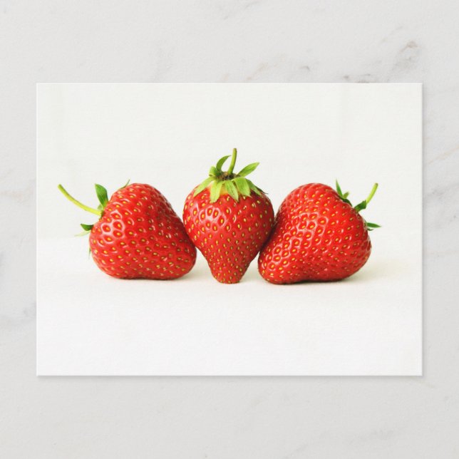 Carte Postale Trois Fraises Sur Pccna Blanc (Devant)