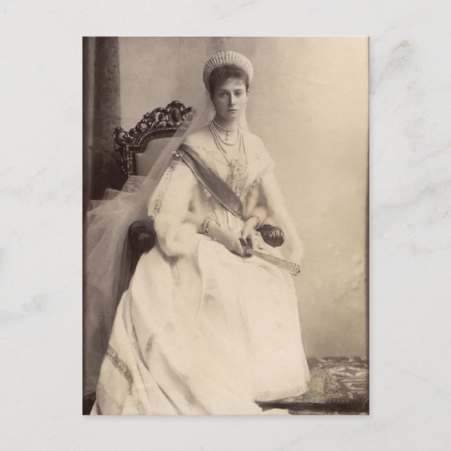 Carte Postale Tsarina Alexandra de Russie, Romanov tiara & fan (Devant)