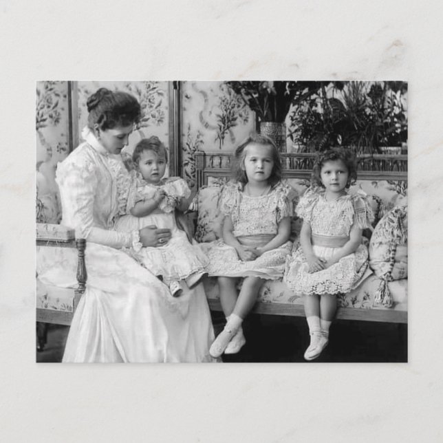 Carte Postale Tsarina of Russia with Olga, Tatiana et Maria (Devant)