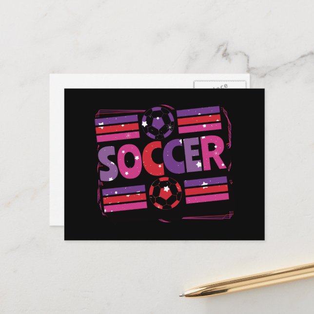 Carte Postale Typographie Rétro Géométrique de Football Féminin (Devant/Arrière en situation)