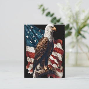 Carte Postale Un aigle chauve perché sur un drapeau américain qu