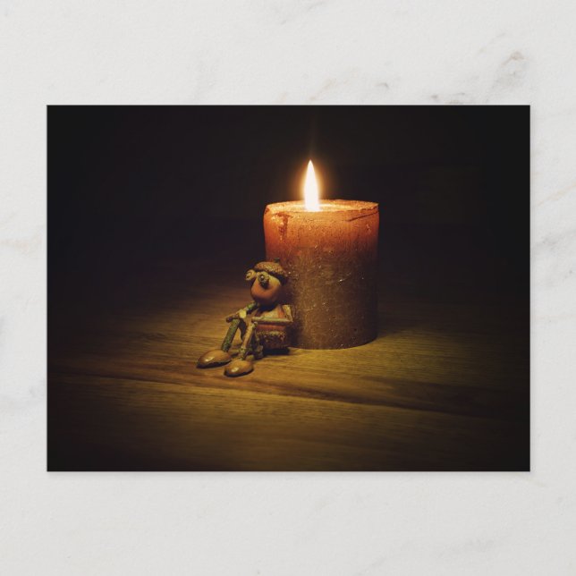 Carte Postale Un elfe de maïs avec la bougie (Devant)