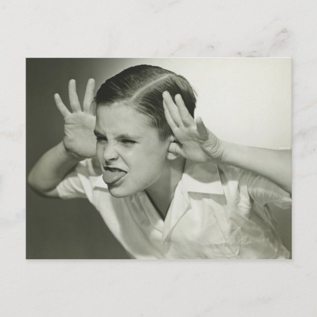 Carte Postale Un garçon qui fait son visage (Devant)