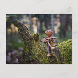 Carte Postale Un guitariste elfe céleste dans la forêt.