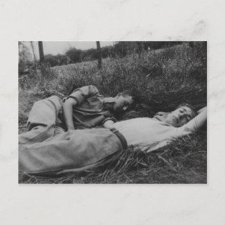 Carte Postale Un jeune couple masculin lascif nidifie l'intérêt 